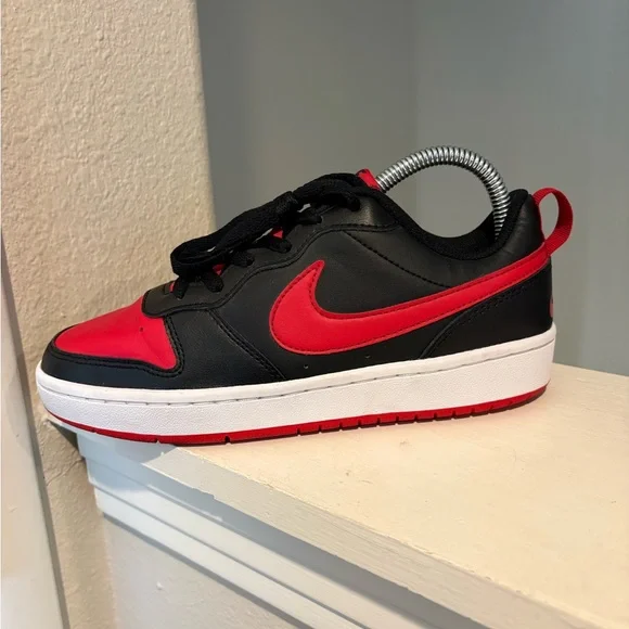Nike Boys Court Borough Low 2 GS 'Bred' BQ5448-007 Sneakers- Size 5Y - Picture 2 of 9